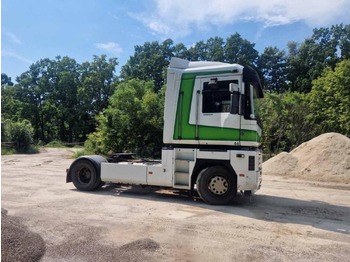 Tahač RENAULT Magnum 440