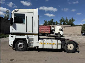 Tahač RENAULT Magnum 440