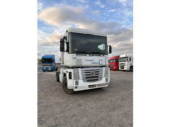 Tahač RENAULT Magnum 440