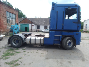 Tahač RENAULT Magnum