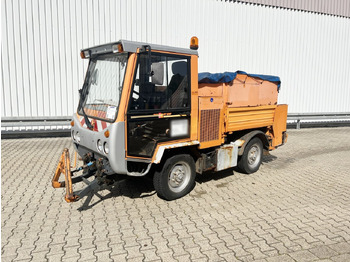 Komunální traktor