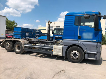 Hákový nosič kontejnerů MAN TGX 26.580