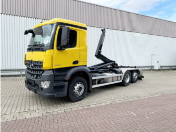 Hákový nosič kontejnerů MERCEDES-BENZ Arocs 2642