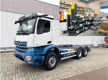 Hákový nosič kontejnerů MERCEDES-BENZ Arocs 2651