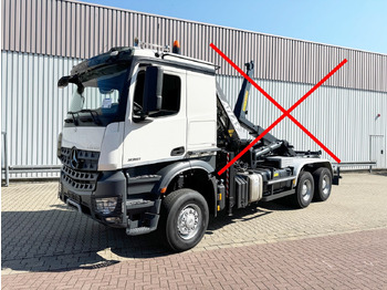 Hákový nosič kontejnerů MERCEDES-BENZ Arocs 3351