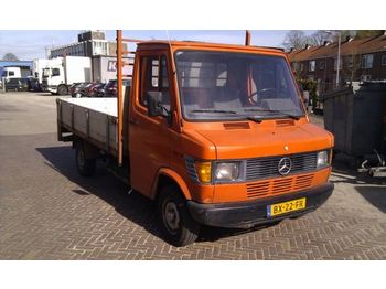 Nákladní automobil valníkový/ Plošinový Mercedes-Benz 307: obrázek 1