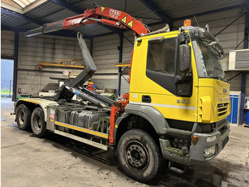 Hákový nosič kontejnerů IVECO Trakker