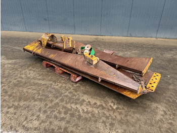 Zvedací plošina CATERPILLAR