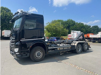 Hákový nosič kontejnerů MERCEDES-BENZ Arocs 2651