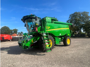 Sklízecí mlátička JOHN DEERE T560