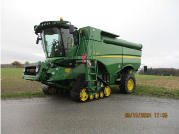 Sklízecí mlátička JOHN DEERE S680