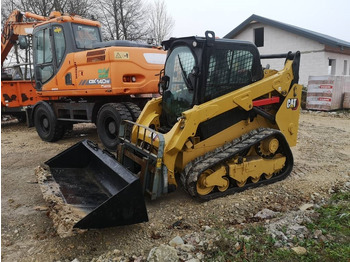 Smykový nakladač CATERPILLAR