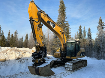 Pásové rýpadlo CAT 323D L: obrázek 1