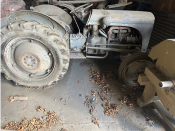 Traktor MASSEY FERGUSON