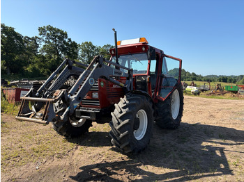 Traktor NEW HOLLAND