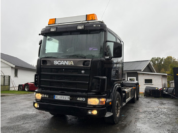 Hákový nosič kontejnerů SCANIA 124G 420