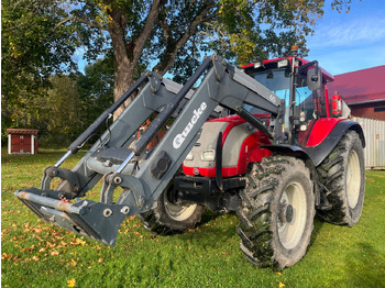 Traktor VALTRA