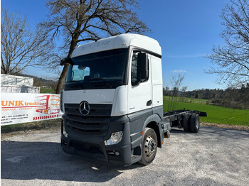 Podvozek s kabinou MERCEDES-BENZ Actros