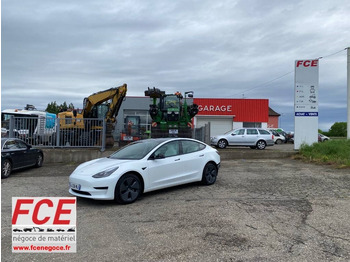 Osobní auto TESLA
