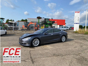 Osobní auto TESLA