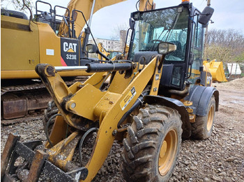 Kolový nakladač CATERPILLAR 908H