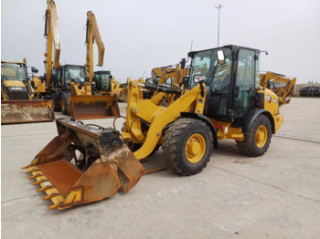 Kolový nakladač CATERPILLAR 906M