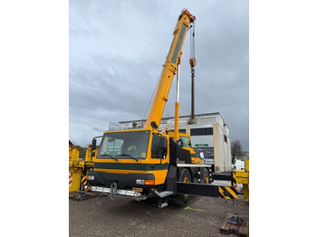 Auto s hydraulickou rukou