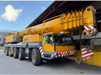 Auto s hydraulickou rukou