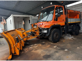 Nákladní auto UNIMOG U400