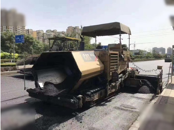 Finišér CATERPILLAR