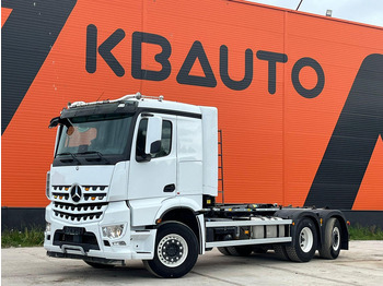 Hákový nosič kontejnerů MERCEDES-BENZ Arocs