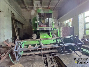 Sklízecí mlátička JOHN DEERE