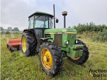 Traktor JOHN DEERE