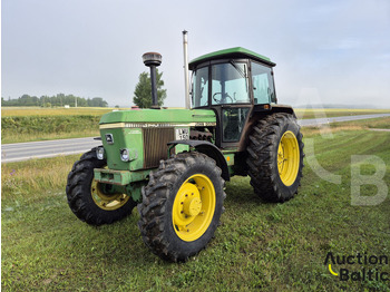 Traktor JOHN DEERE