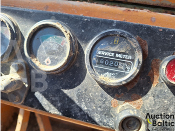 Pásový nakladač Komatsu D57S-1: obrázek 4