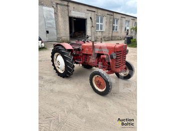 Traktor McCORMICK