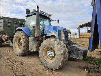Traktor NEW HOLLAND T8040