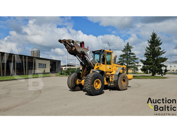 Kolový nakladač VOLVO L110E
