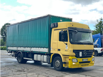 Skříňový nákladní auto MERCEDES-BENZ Actros 1832