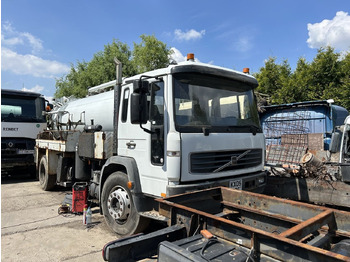 Čistič odpadových jam VOLVO FL6