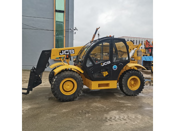 Teleskopický manipulátor JCB