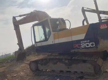Pásové rýpadlo KOMATSU PC200