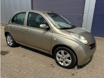 Sedan NISSAN