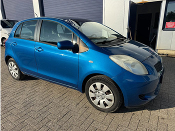 Hatchback Toyota Yaris **PETROL-ESSENCE-AC**: obrázek 3