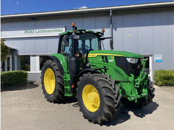 Traktor JOHN DEERE