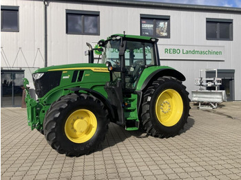 Traktor JOHN DEERE