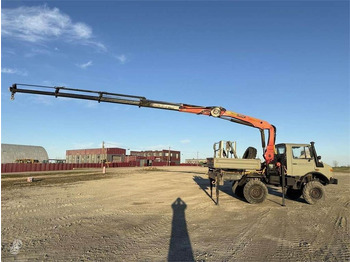 Auto s hydraulickou rukou UNIMOG
