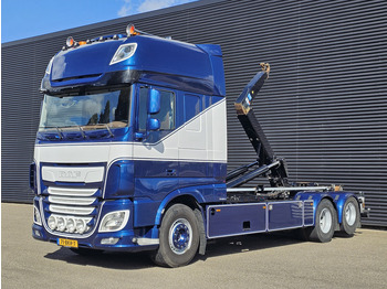 Hákový nosič kontejnerů DAF XF 530