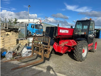 Teleskopický manipulátor MANITOU MT 1435