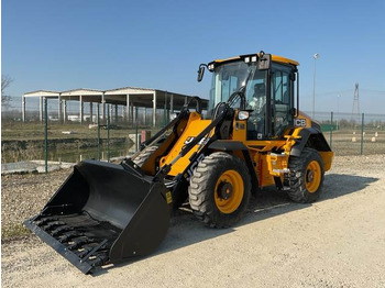 Kolový nakladač JCB 411